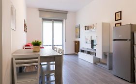 Gray Pearl - Modern Apartment In City Center
